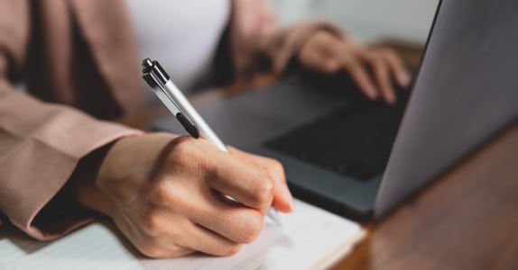 Market researcher prepping brief for AI market research project