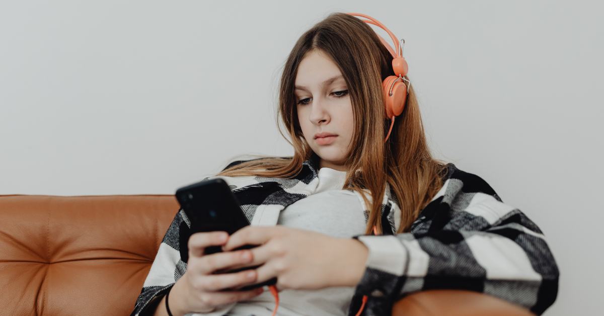 Gen Z completing market research online community on smartphone