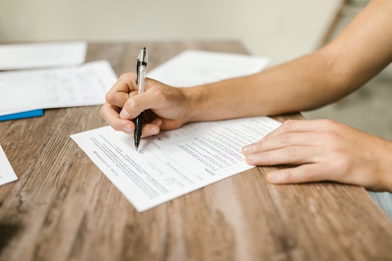 participant signing market research consent form